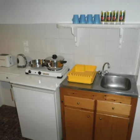 Agios Stefanos Studios & Apartmán *